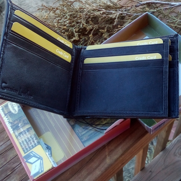 Ashburn Double Fold Wallet - Picture 2 of 15